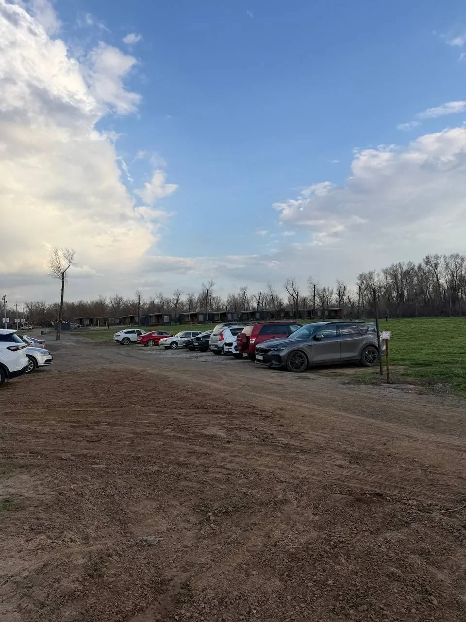 Парковка и территория базы отдыха